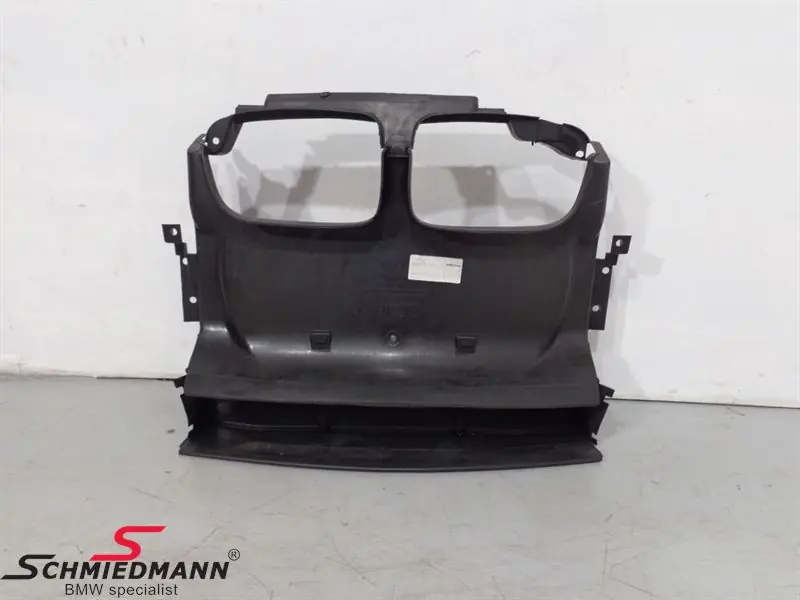 Plastic airintake in front of radiator 51718202831 51 71 8 202 831 8202831 - Tilattavissa